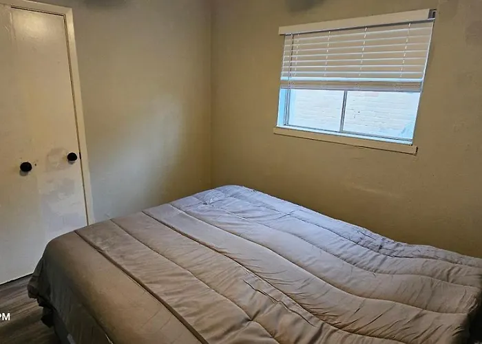 3Br Spacious Home With Backyard